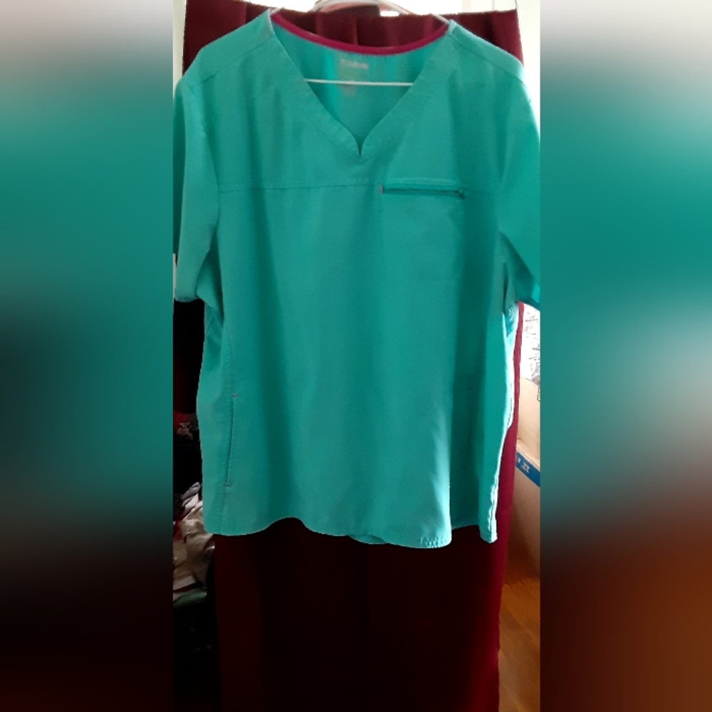 Scrub top